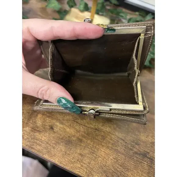 Gucci Vintage Wallet with Iconic Stripe - Picture 3 of 9